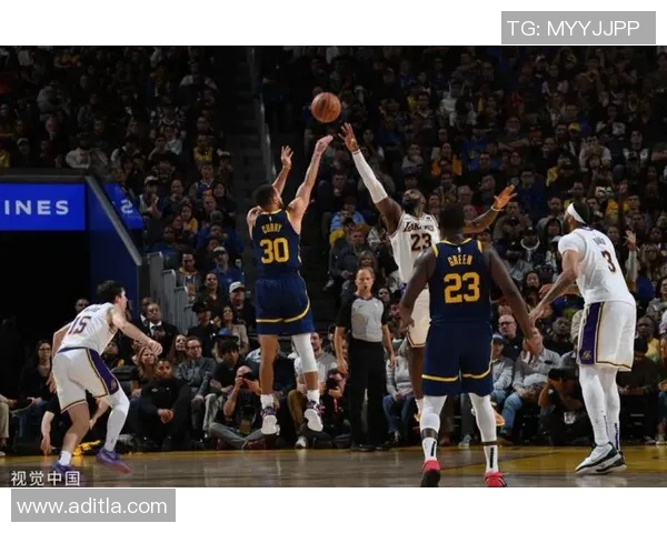 1718赛季骑士对阵勇士的精彩对决回顾与分析