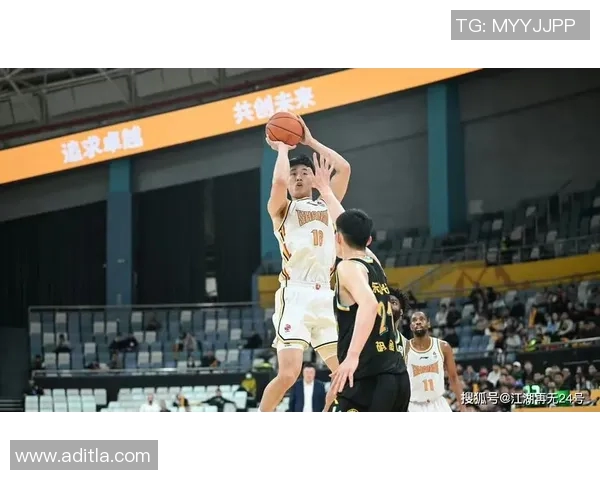 CBA季前赛精彩对决广东队迎战福建队全力争胜展现球队实力